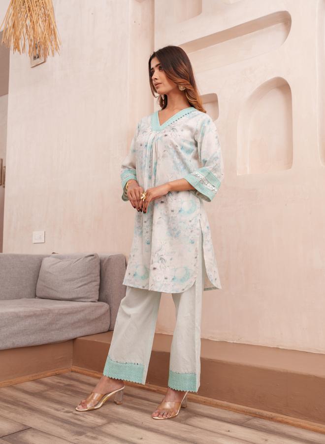 DW Women Floral Print V Neck Tunic and Trousers Co-Ords - Image 1